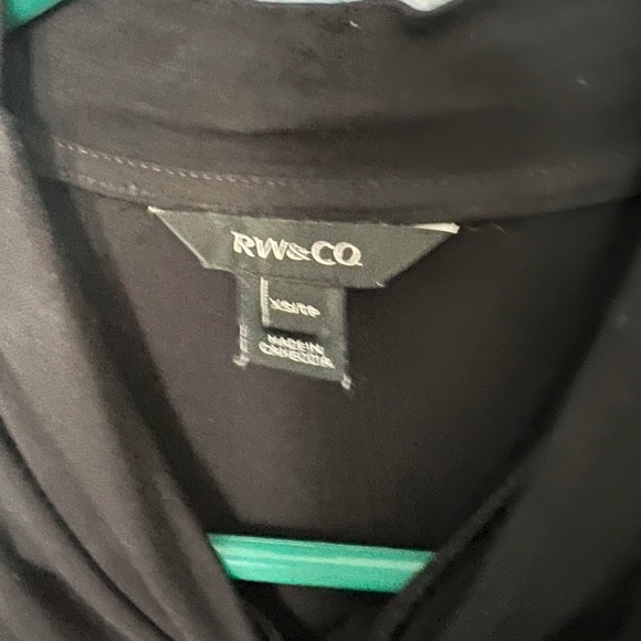 RW& CO 2- Pack mock neck tank tops - Picture 2 of 7